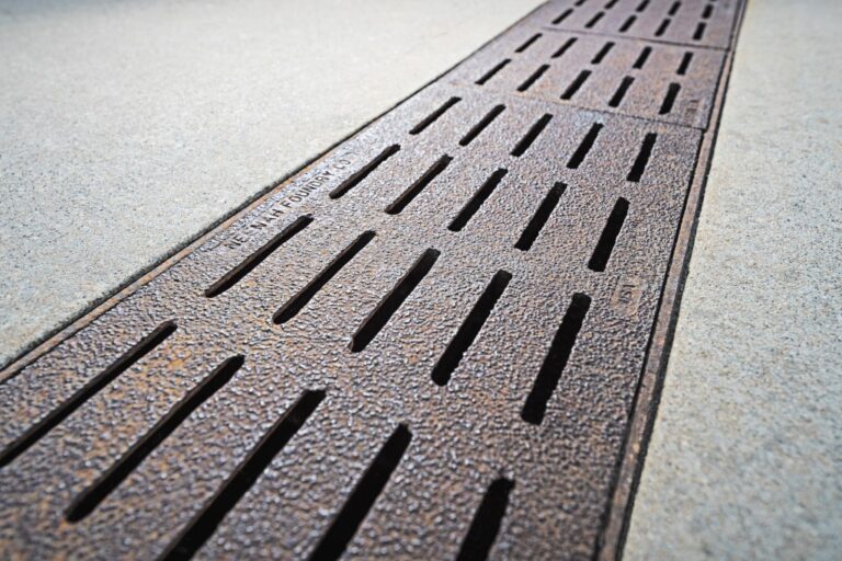 Water inlet trench grate made from cast iron